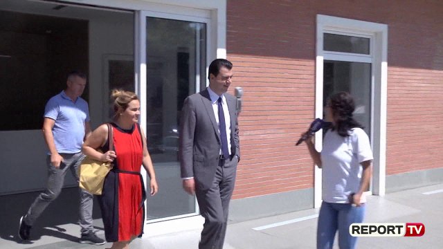 Report TV -Tërmeti shkund vendin, opozita hesht! Asnjë përfaqësues i tyre s’ka vizituar çadrat