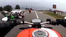 Un motard tombe sur une voie rapide puis se fait rouler dessus par une moto