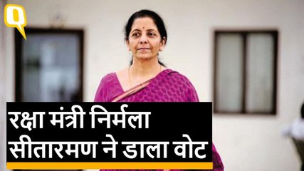 2019 Election Phase 2: Bengaluru में रक्षा मंत्री Nirmala Sitharaman ने डाला वोट