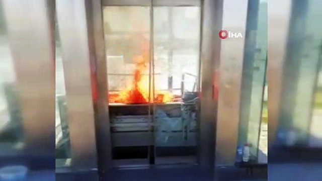 Zincirlikuyu metrobüs durağındaki asansör alev alev böyle yandı
