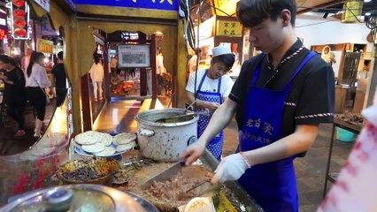 Chinese Snacks - Delicious Xi'an Beef Sandwich
