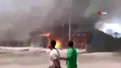 - Endonezya'da protestocular binaları ateşe verdi: 20 ölü