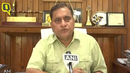 स्मृति ईरानी ने अमेठी में अपने करीबी वर्कर की अर्थी को दिया कंधा