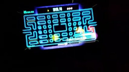 Eu e filhão jogando PacMan