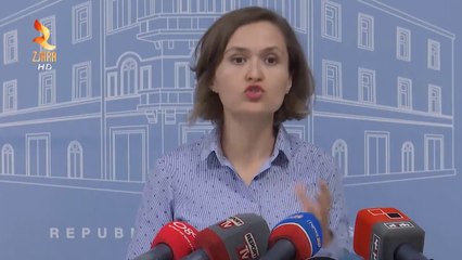 BESA SHAHINI QETËSON NXËNËSIT: MËSIMI NESËR DO NISË ME NJË VIDEO KËSHILLIM