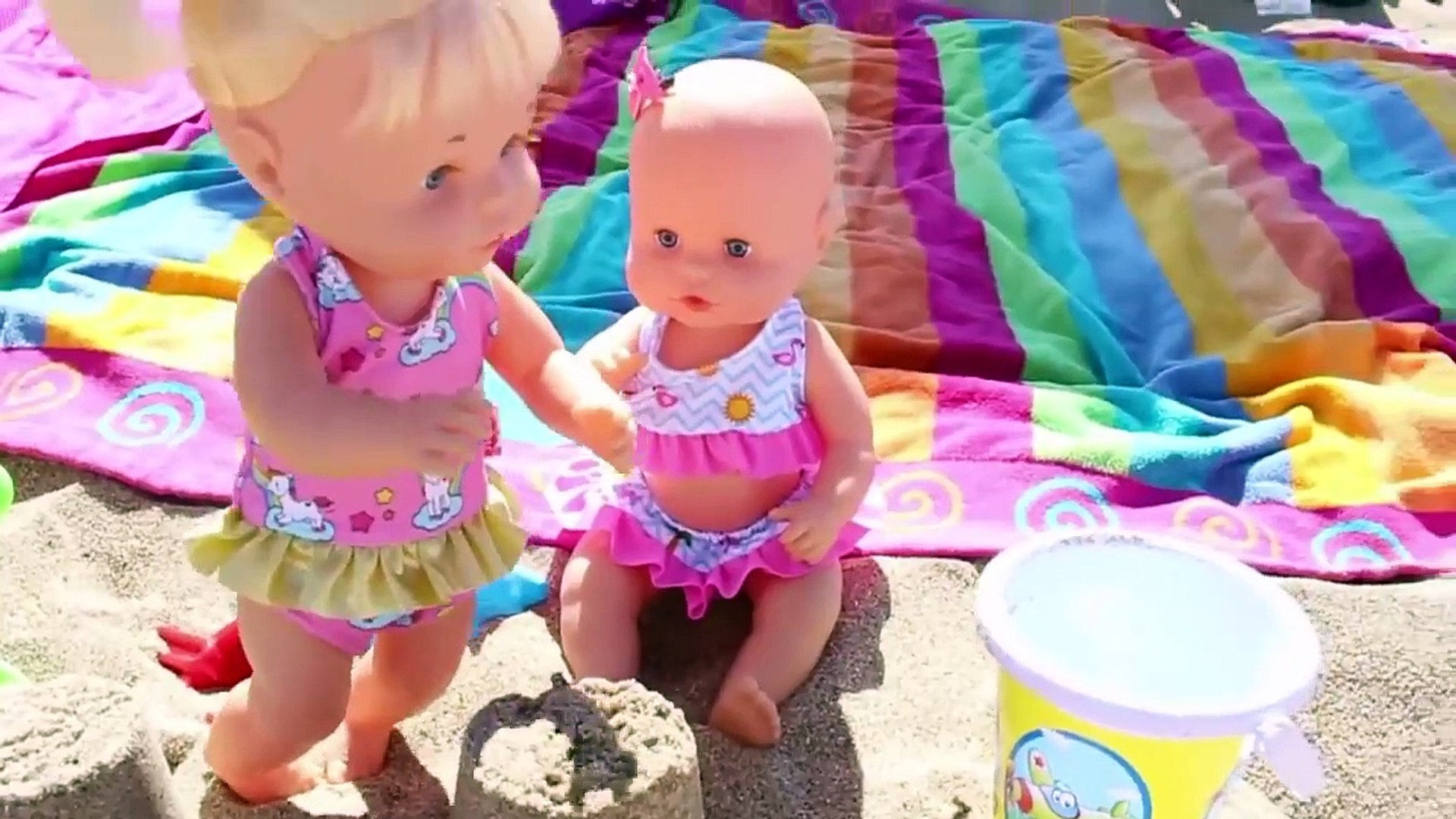 Bebés Nenuco HERMANITAS TRAVIESAS van de VACACIONES a la PLAYA nadan y juegan en - Dailymotion