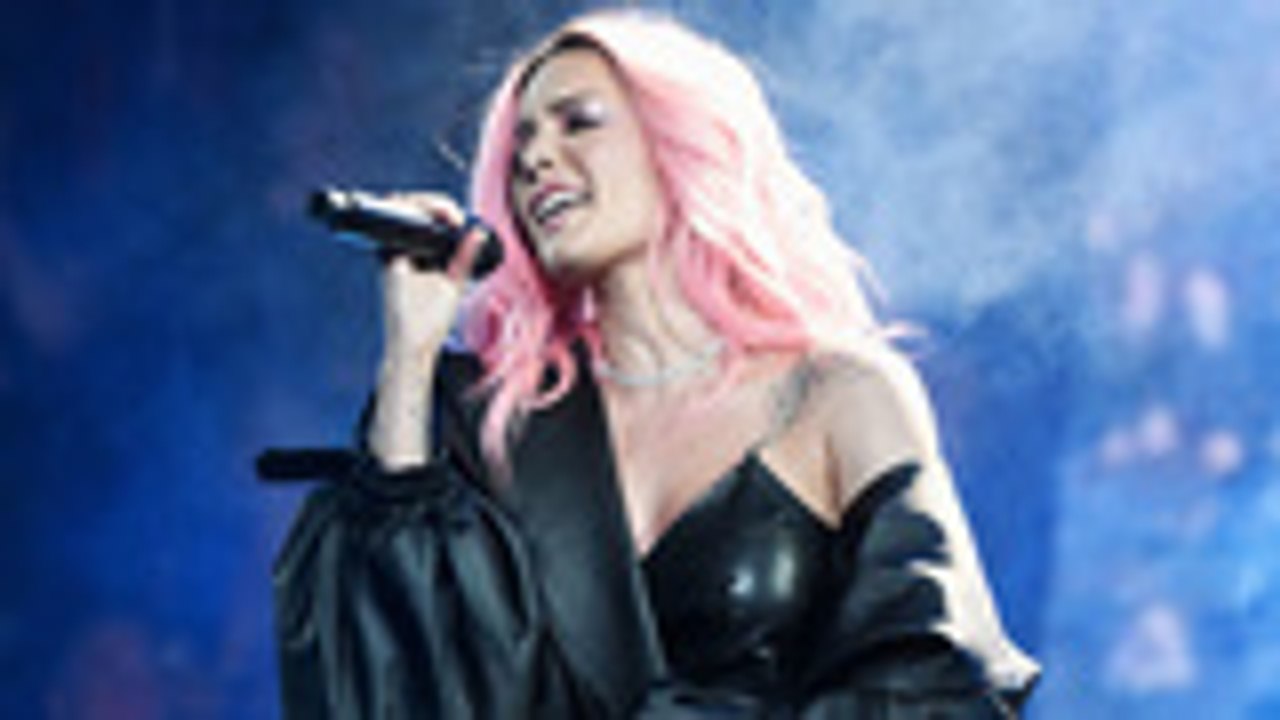 Halsey Announces Manic World Tour, Reveals 'First Installment' of Dates | Billboard News