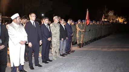 Şehit askerler için tören