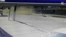 Vídeo mostra momento em que carro bate em poste em Linhares
