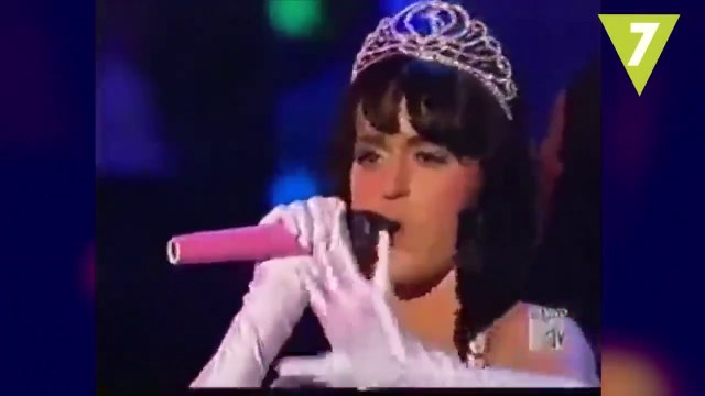 LOS PEORES DESASTRES DE FAMOSOS SOBRE EL ESCENARIO