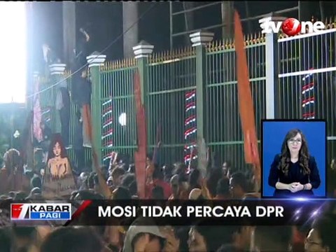 Protes Revisi KUHP, Ribuan Mahasiswa Bertahan di Gedung DPR
