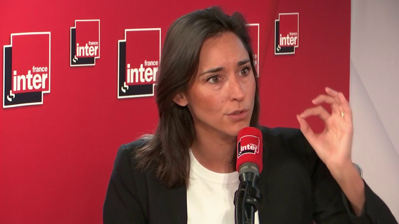 Brune Poirson, Secrétaire d'État auprès de la ministre de la Transition écologique et solidaire, sur la consigne des bouteilles #plastique : "Chaque année 200 millions de bouteilles en plastique se retrouvent dans la nature en France"
