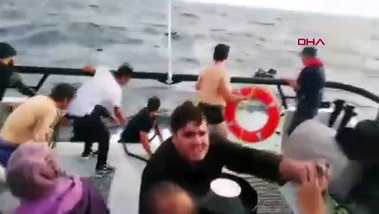 Botları su alan kaçak göçmenlerin kurtarılma anları kamerada
