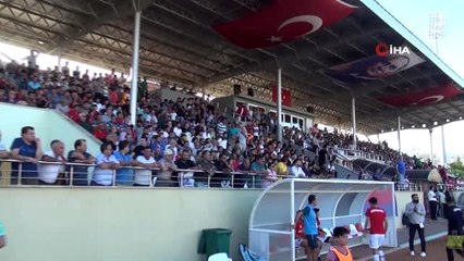 Stadyumda 2 bin kişinin önünde "Benimle evlenir misin" teklifi