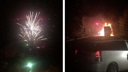 Скачать видео: Un camion qui transporte des feux d'artifices prend feu après un accident de la route