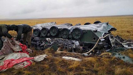 Deux blindés russes s'écrasent lors d'un parachutage depuis un avion