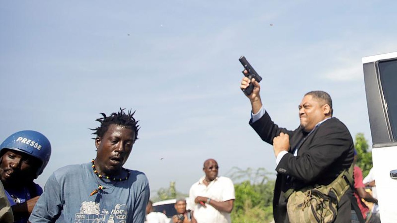 Proteste in Haiti: Politiker zieht Pistole und schießt