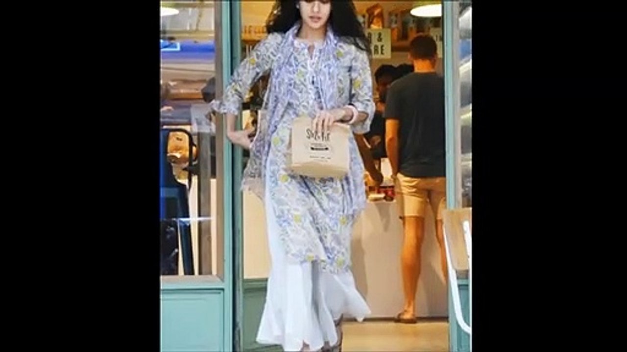 Sara Ali Khan Spotted At Kitchen Garden Cafe In Bandra !