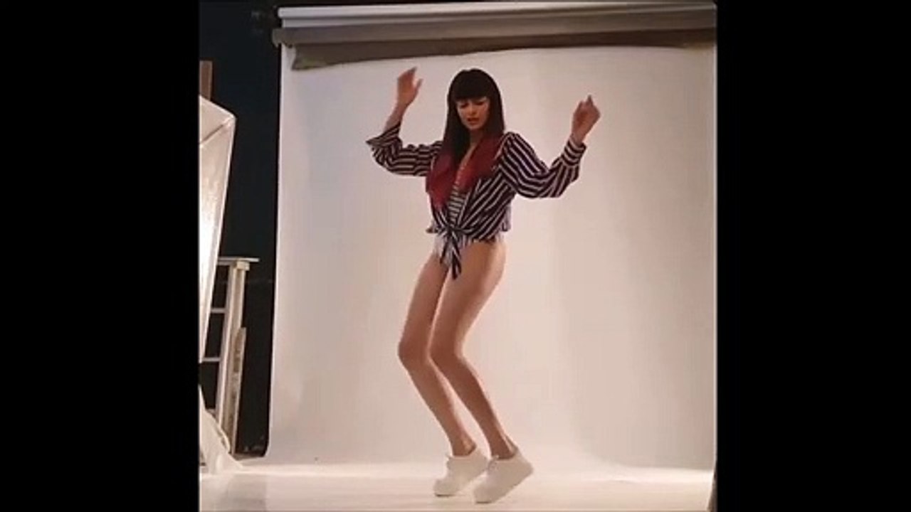 Adah Sharma Hot Dance Showing Under Boob !