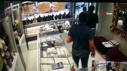 İstanbul 4,6 ile sallandı, esnaf depreme böyle yakalandı