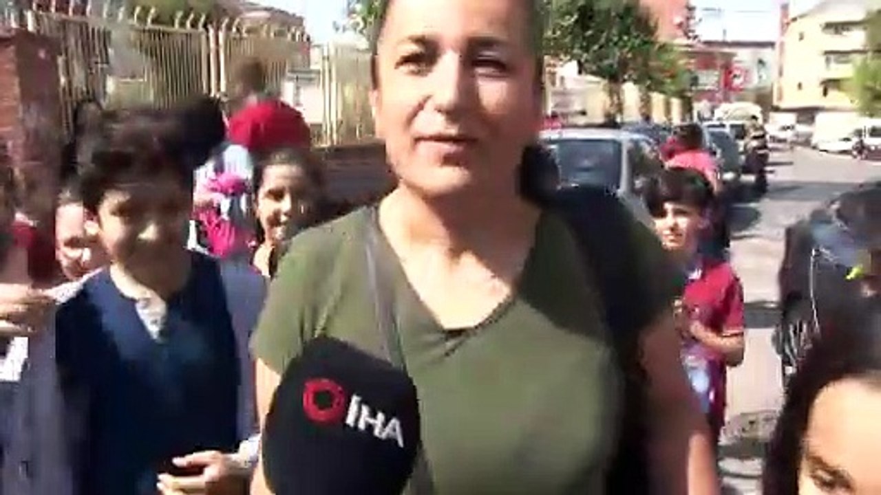 İstanbul'daki 4.6'lık deprem sonrası veliler okullara koştu