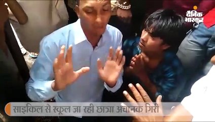साइकिल से गिरी छात्रा की मदद करने आए दो युवकों को अपहरणकर्ता समझकर भीड़ ने पीटा
