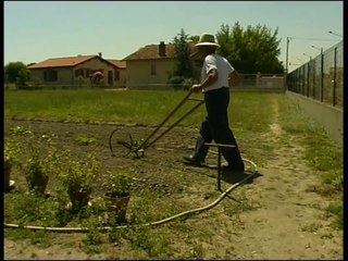 "Les faiseurs de violettes" Un film de Thierry Rolland - extrait