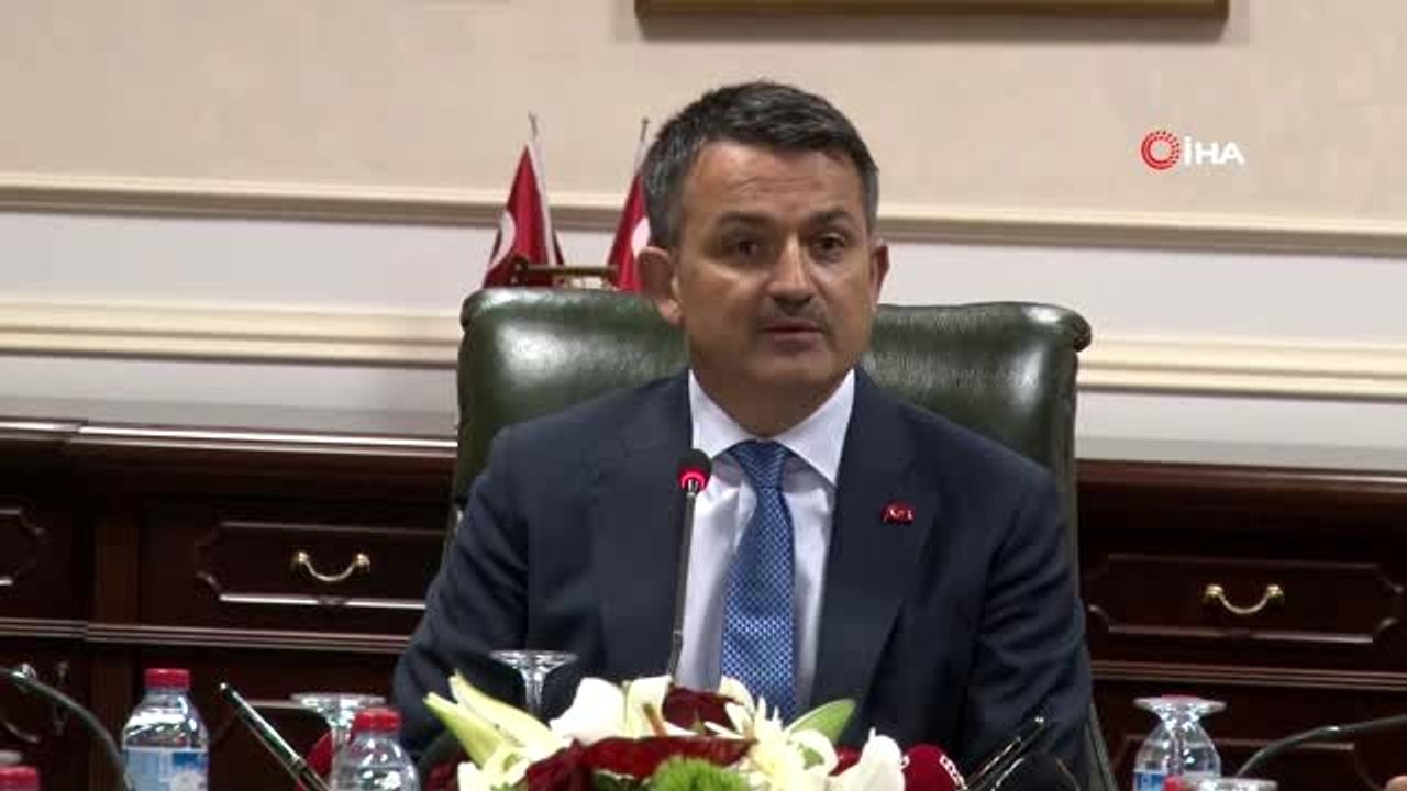 Bakan Pakdemirli: "9 numara üzümü olan üreticimize 10 liranın altında işlem yapmamasını tavsiye...