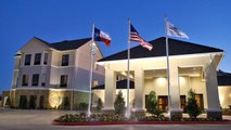 21-year-old Front Desk Employee Single-handedly Keeps Texas Hotel Running for 32 Hours During Storm