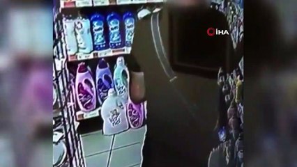 Küçükçekmece’de marketten hırsızlık kamerada