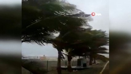 Umman'da fırtına nedeniyle hayat durdu