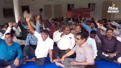 वकीलों ने लेखपालों को दौड़ा दौड़ाकर पीटा; मध्यस्थता करने पहुंचे अफसरों को भी खदेड़ा