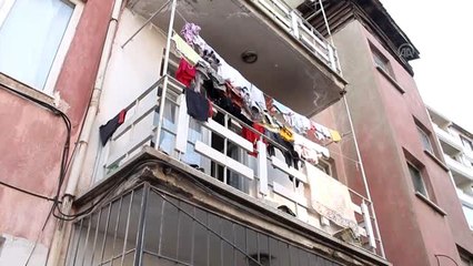 Balkondan düşen çocuk ağır yaralandı