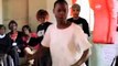 Dans une école au Malawi ces jeunes filles apprennent à se défendre contre les viols coutumiers