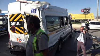 Başkent’te öğrenci servisi takla attı