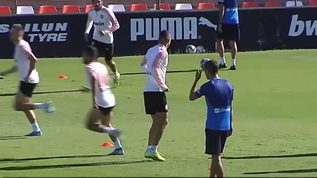 Celades no quiere dejar huella en el Valencia, solo ayudar a que el equipo funcione