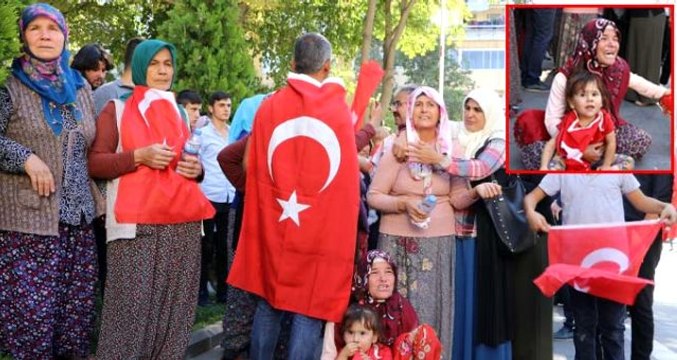 Şehit teğmenin cenazesinde 'defin krizi!' Vatandaşlar Valiliğe yürüdü