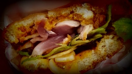 [단독] 덜 익은 패티에 냅킨 속 벌레까지...유명 햄버거 체인 '위생 엉망' / YTN