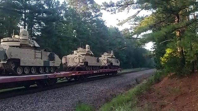 Un randonneur tombe sur des chars de combats oubliés sur les voies au Texas