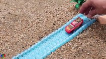 Aprende Colores para Niños en Español. Carros Disney Cars en agua sucia mud wate