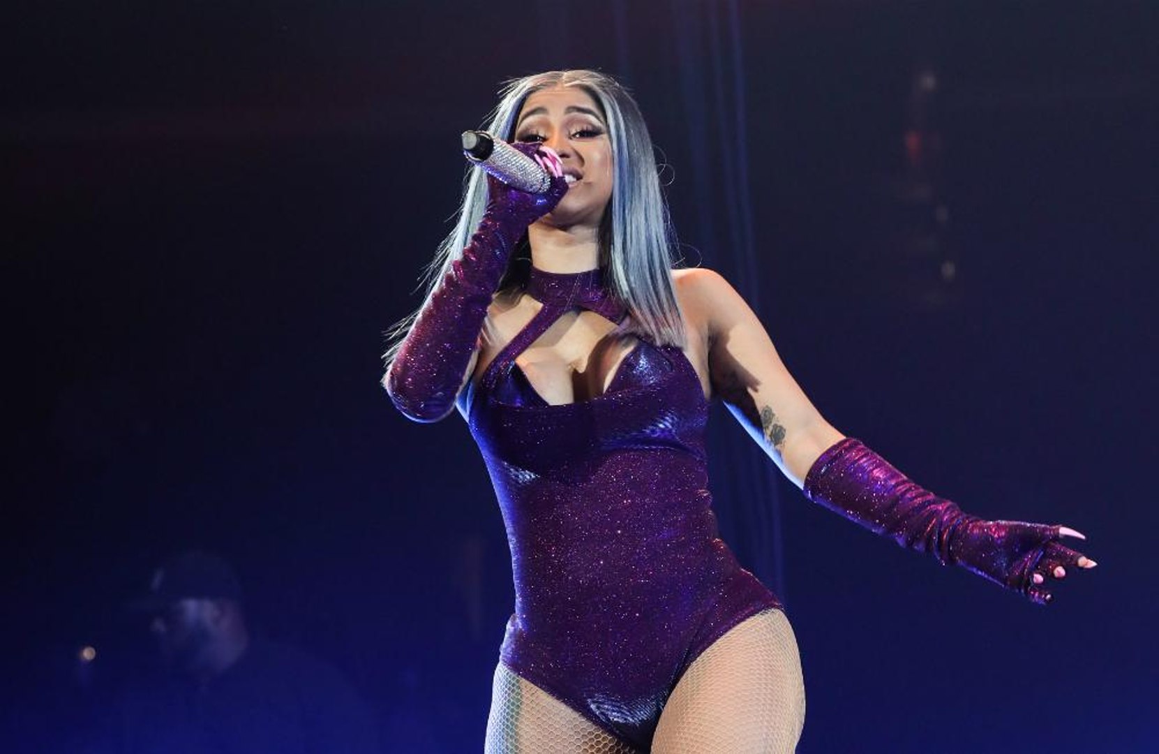 Cardi B dergi çekiminde tacize uğramış!