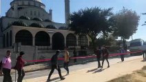 Deprem sırasında Avcılar'da bir caminin minaresi yıkıldı