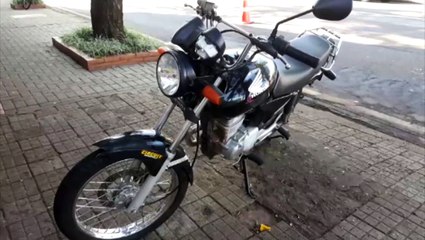 Carro e moto batem na Rua São Paulo, no Centro