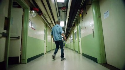 Emergence S01E02 Camera Wheelbarrow Tiger Pillow