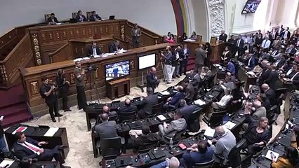 Arengas y acusaciones marcaron vuelta del bloque chavista al Parlamento venezolano