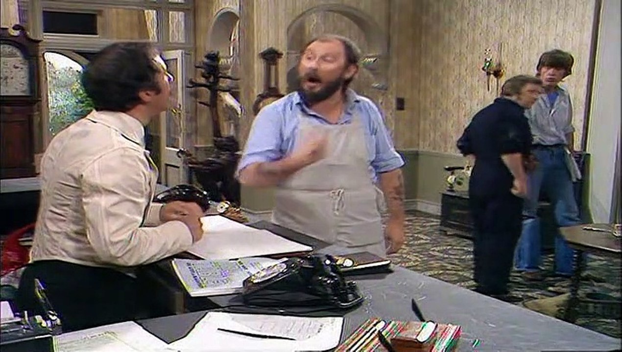 S1E2.The Builders