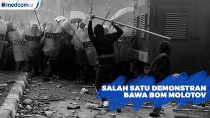 Salah Satu Demonstran Bawa Bom Molotov