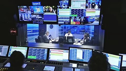 EXCLUSIF - "Pour pouvoir accueillir tout le monde dignement, on ne doit pas être un pays trop attractif", estime Emmanuel Macron