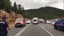 İki otomobil çarpıştı: 4 ölü, 2 yaralı - ANTALYA