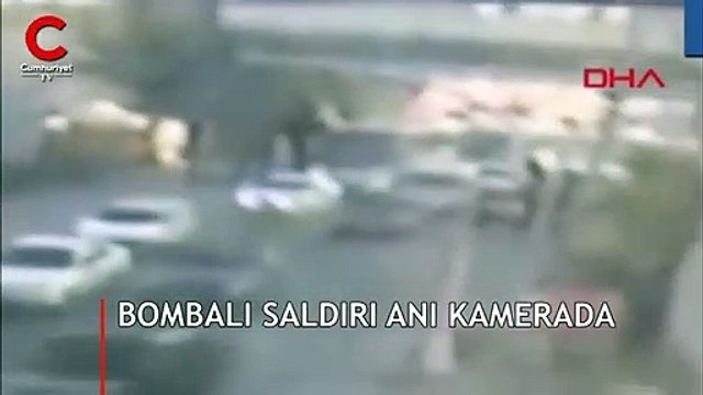 Adana'da polis aracına bombalı saldırı anı kamerada